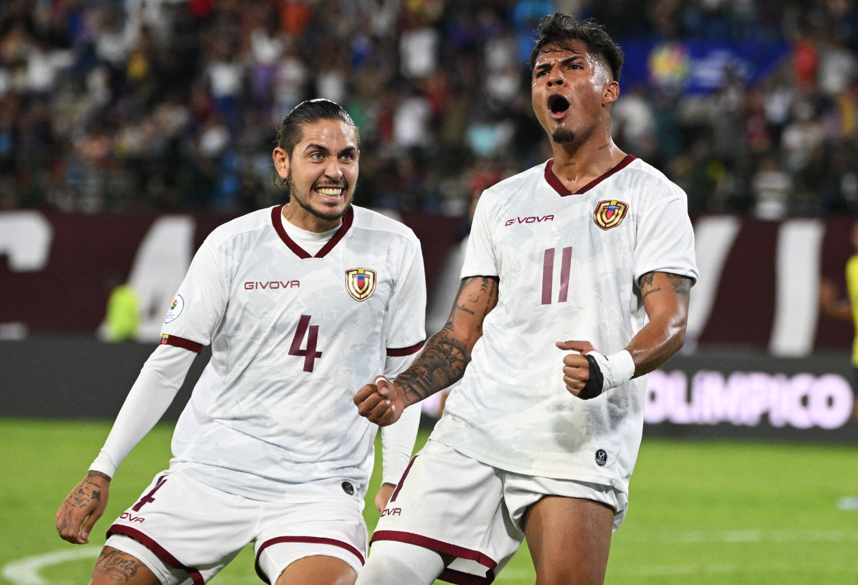 Con gol de Bolivar Venezuela vence a Colombia y sigue con vida en el Preolímpico 2024