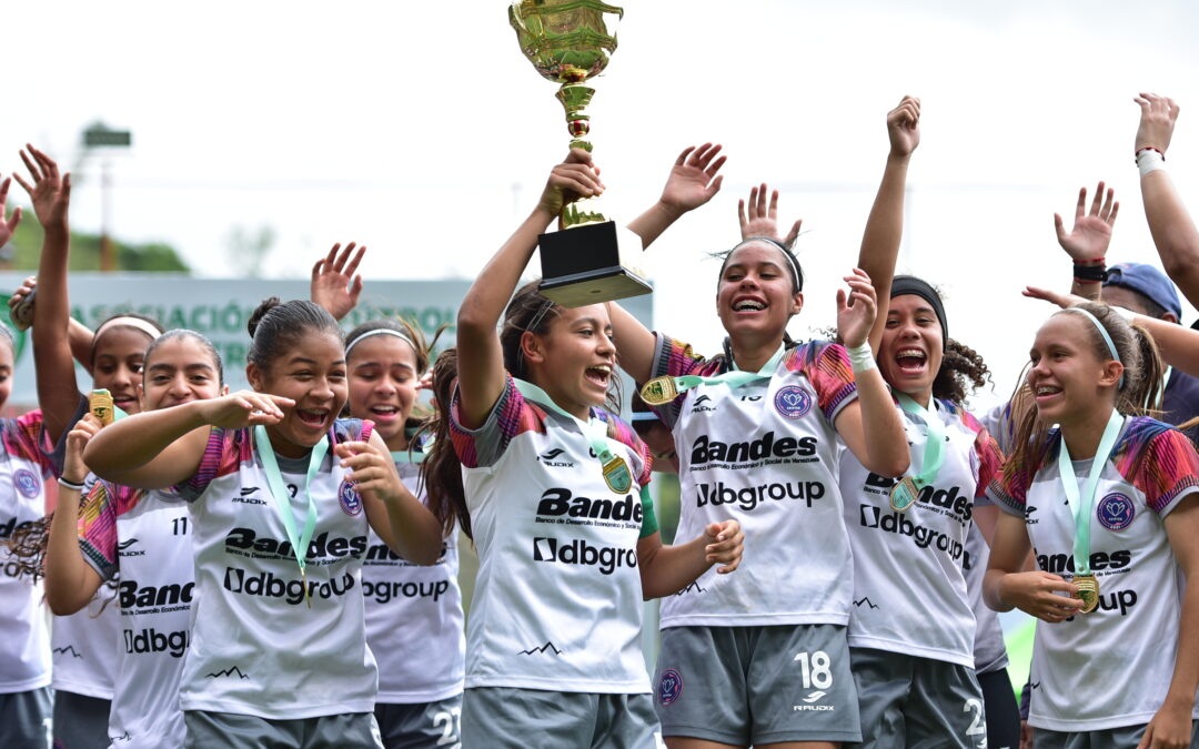 Liga Canguro Esmeralda coronó a sus nuevas campeonas