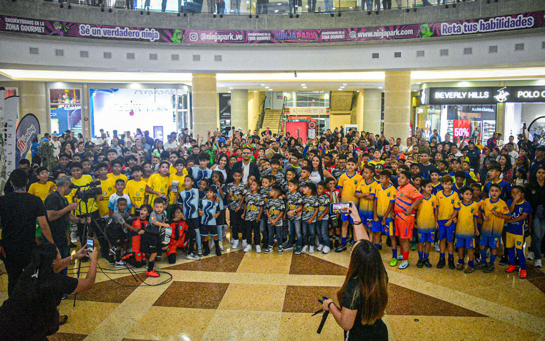 Presentadas Ligas Azabache y Jonathan Parra en el Sambil La Candelaria