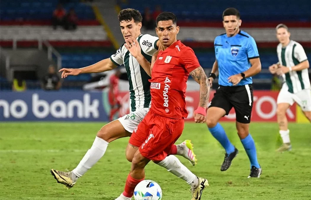 Alejandro Velásquez debutó como Principal en Copa Sudamericana con el empate entre América y Racing