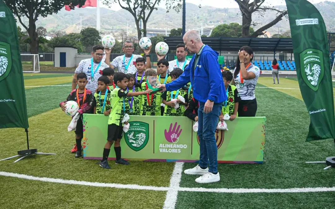 Festival Alineando Valores llenó la parroquia Coche de alegría, unión y fútbol