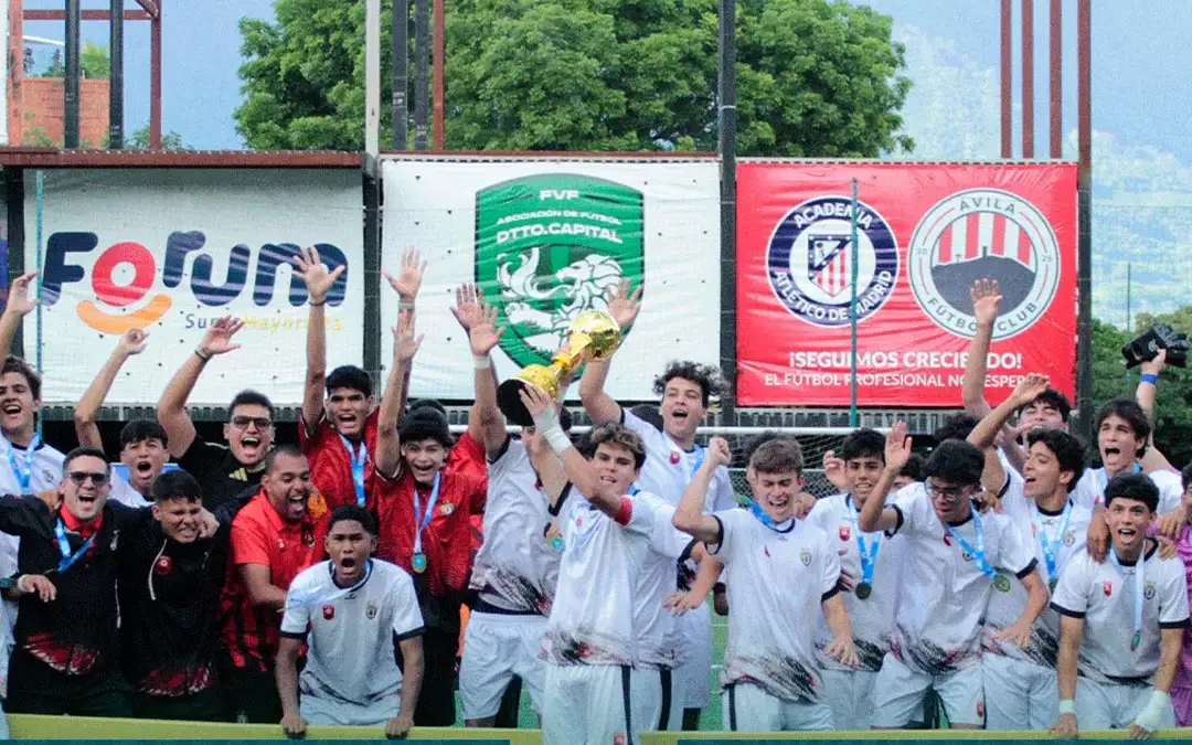Liga Diamante MOVISTAR en conexión con 300 Fútbol Club Campeones de la Sub 18