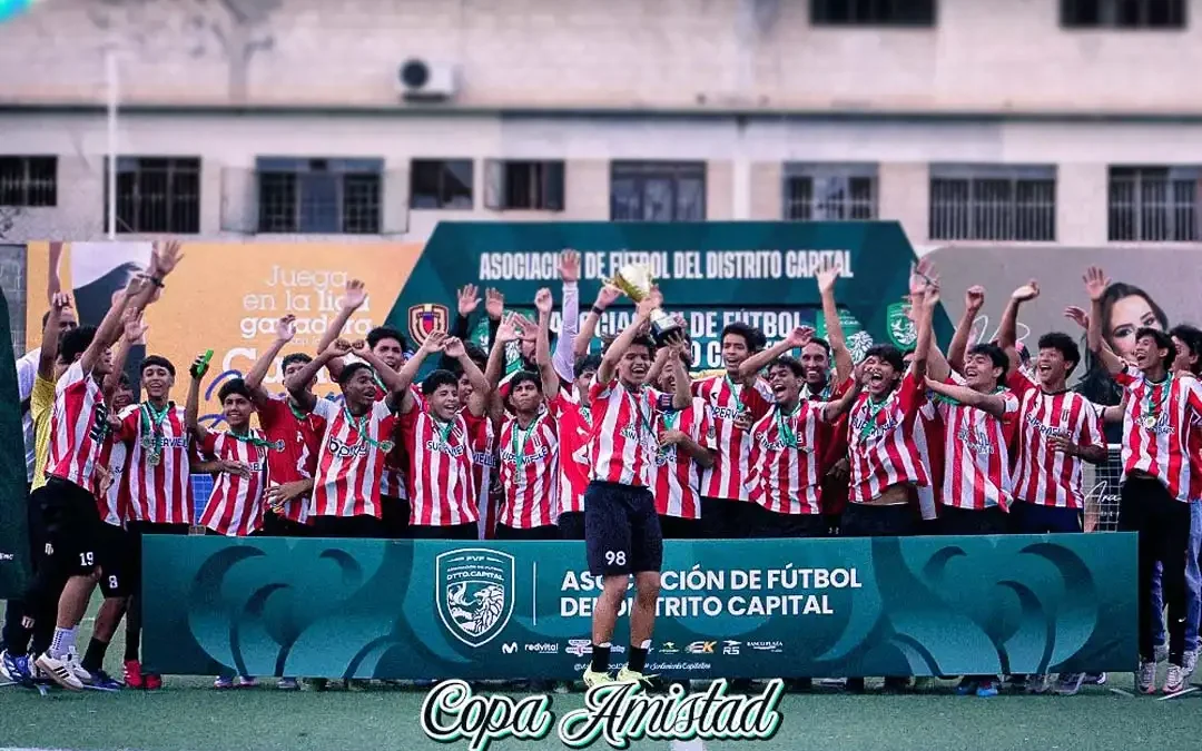 Liga Distrital Gema brilla con Monarcas del Torneo Apertura y Copa Amistad